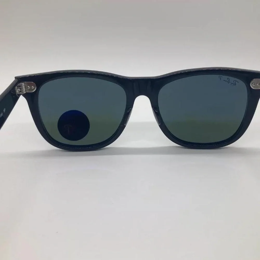 Ray-Ban Wayfarer Black  Polarized Sunglasses